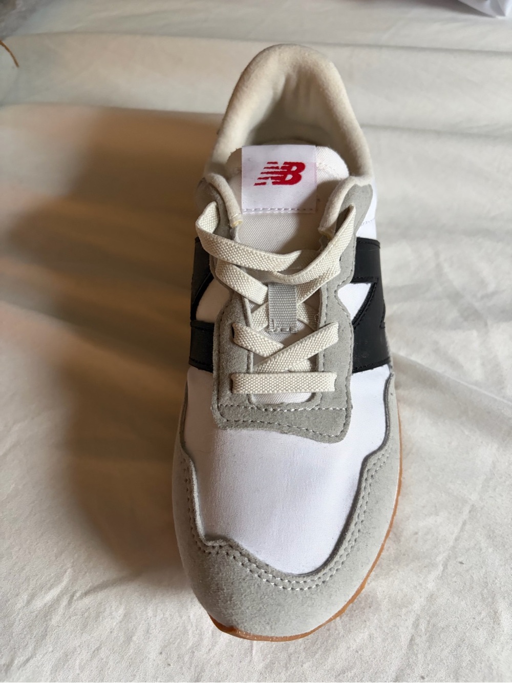 New without tags. New Balance kids 237 Casual Sneakers - White & Black - Picture 4 of 5